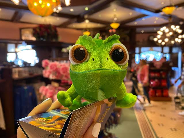 Disney Parks Shoulder Pascal