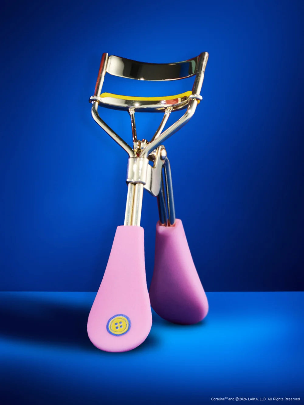 Coraline X Beauty Creations - Rizador De Pestañas - One Eye Open