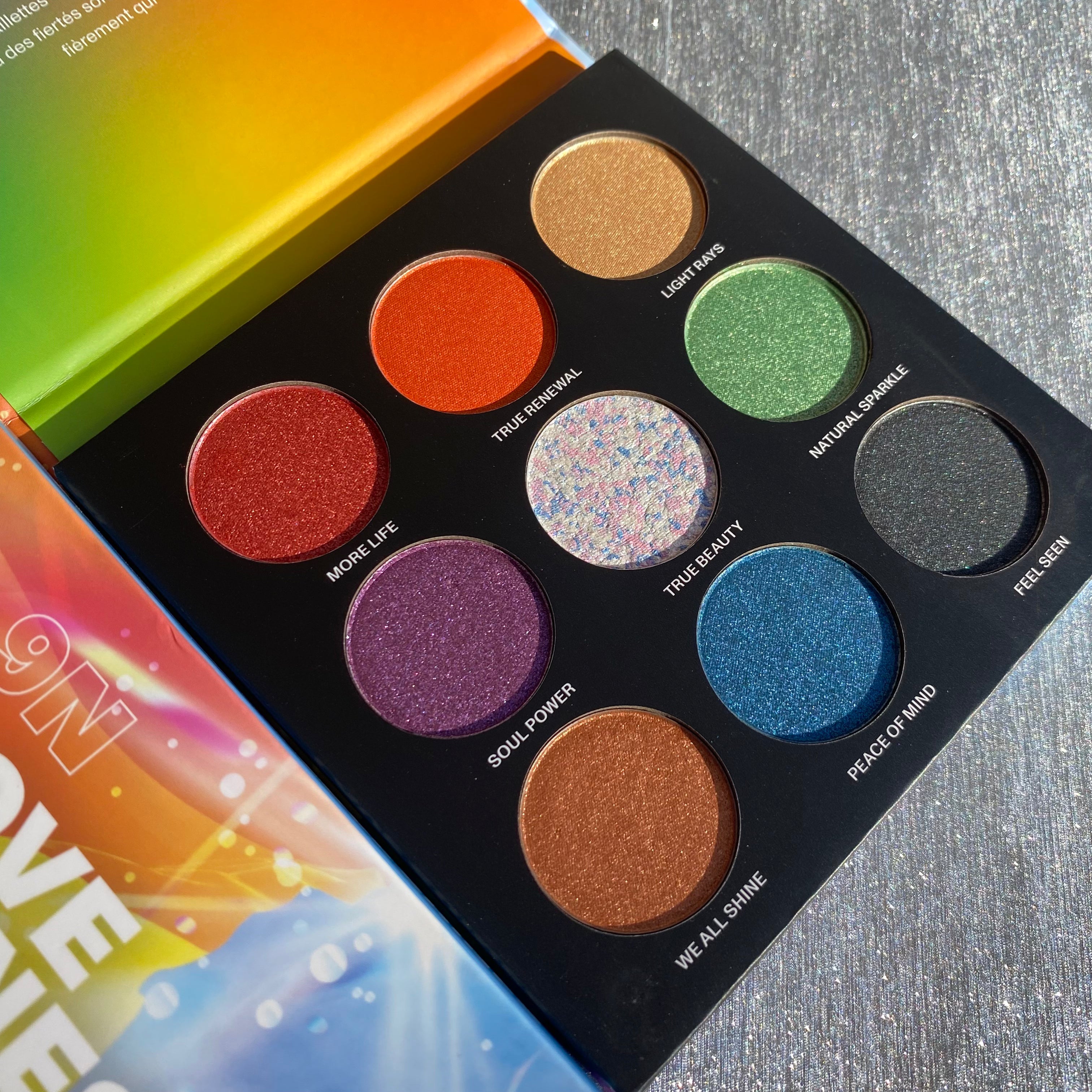 9N LOVE SHINES ARTISTRY PALETTE