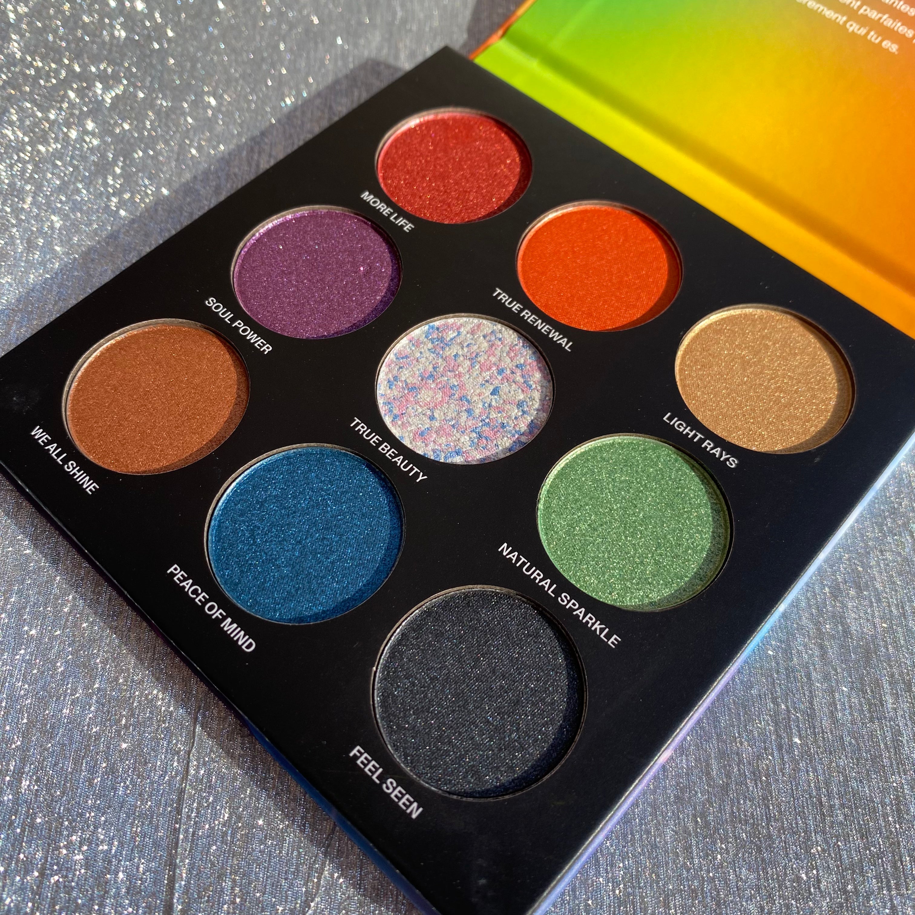 9N LOVE SHINES ARTISTRY PALETTE